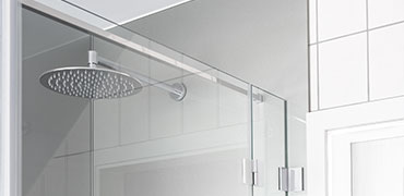 Fugenfreie Hingucker: Glasrückwände für die Dusche